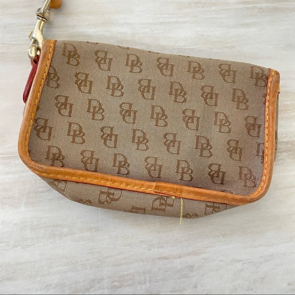 Dooney & Bourke Vintage Coin Wristlet - Picture 4 of 7